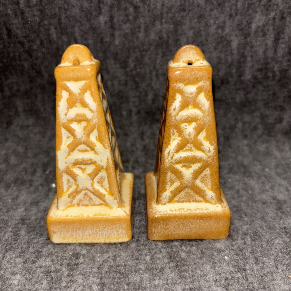 Vintage Frankoma Pottery Salt And‎ Pepper Shakers Oil Rigs Brown Tan No Corks